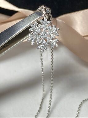 Fifth Ave Silver Diamond Luster Dust Snowflake Pendant Necklace Gift Winter